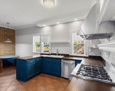 803 S Trinity Street - Photo Thumbnail 5