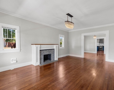 803 S Trinity Street - Photo Thumbnail 9