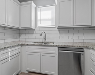 525-527 E Ball Street - Photo Thumbnail 1