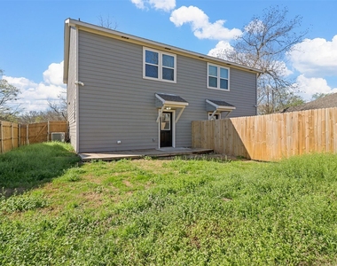 525-527 E Ball Street - Photo Thumbnail 14