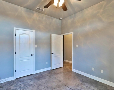 3812 Carrera Lane - Photo Thumbnail 12