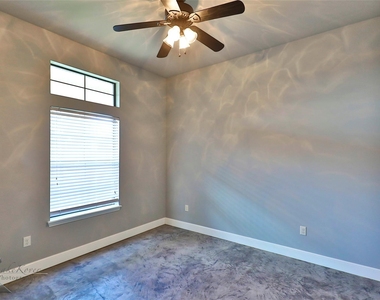 3812 Carrera Lane - Photo Thumbnail 11