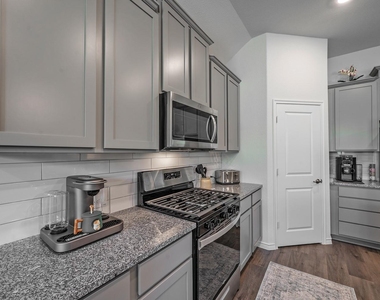 10505 Amarillo Lane - Photo Thumbnail 14