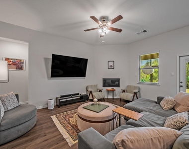 10505 Amarillo Lane - Photo Thumbnail 6
