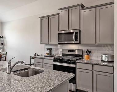 10505 Amarillo Lane - Photo Thumbnail 12