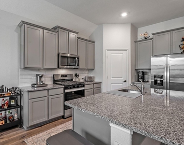 10505 Amarillo Lane - Photo Thumbnail 10