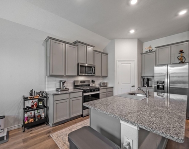 10505 Amarillo Lane - Photo Thumbnail 8