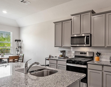 10505 Amarillo Lane - Photo Thumbnail 17
