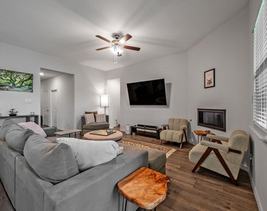 10505 Amarillo Lane - Photo Thumbnail 7