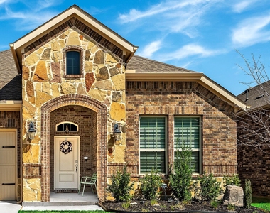 10505 Amarillo Lane - Photo Thumbnail 2