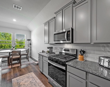 10505 Amarillo Lane - Photo Thumbnail 16
