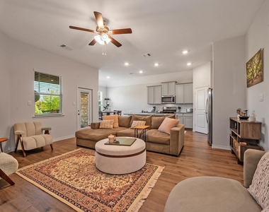 10505 Amarillo Lane - Photo Thumbnail 4