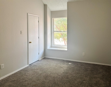 2317 Acorn Bend - Photo Thumbnail 10