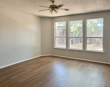 2317 Acorn Bend - Photo Thumbnail 7