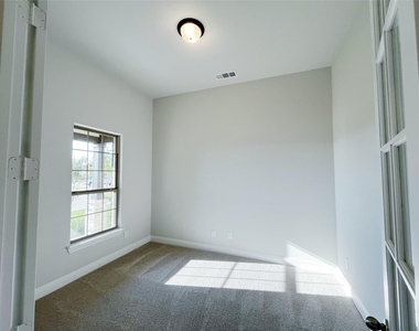 2808 Crane Court - Photo Thumbnail 6