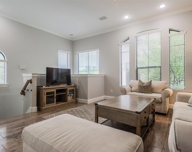3118 Carmel Street - Photo Thumbnail 9