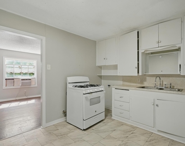 1526 Green Street - Photo Thumbnail 9