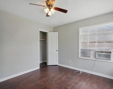 1526 Green Street - Photo Thumbnail 24