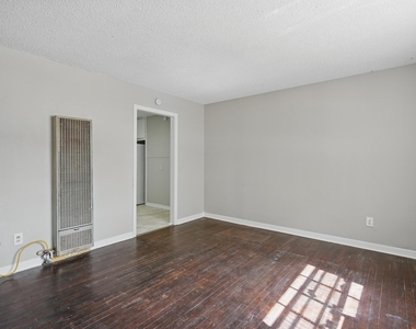 1526 Green Street - Photo Thumbnail 4