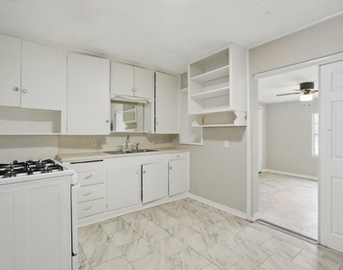 1526 Green Street - Photo Thumbnail 8