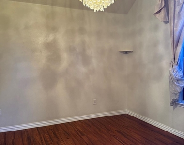 2009 Brook Tree Drive - Photo Thumbnail 4