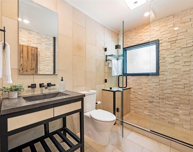 6124 Del Norte Lane - Photo Thumbnail 19
