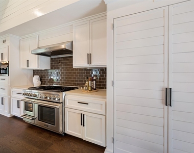 6124 Del Norte Lane - Photo Thumbnail 9