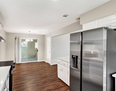 136 Shady Brook Drive - Photo Thumbnail 16