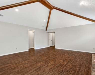 136 Shady Brook Drive - Photo Thumbnail 12