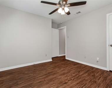 136 Shady Brook Drive - Photo Thumbnail 23