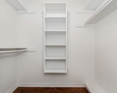 136 Shady Brook Drive - Photo Thumbnail 7
