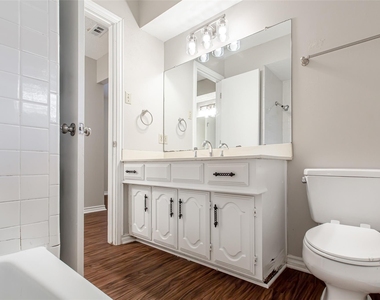 136 Shady Brook Drive - Photo Thumbnail 6