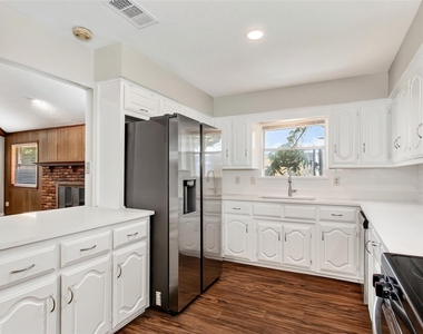 136 Shady Brook Drive - Photo Thumbnail 14