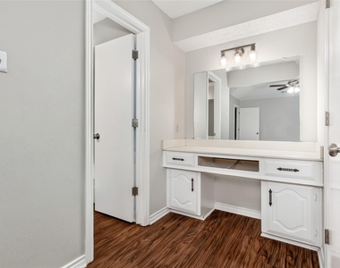 136 Shady Brook Drive - Photo Thumbnail 4