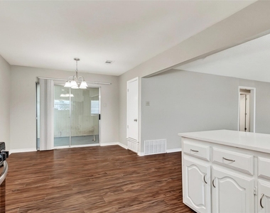 136 Shady Brook Drive - Photo Thumbnail 18