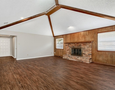 136 Shady Brook Drive - Photo Thumbnail 13
