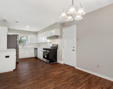 136 Shady Brook Drive - Photo Thumbnail 21