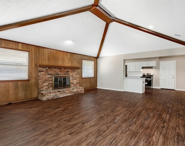 136 Shady Brook Drive - Photo Thumbnail 10