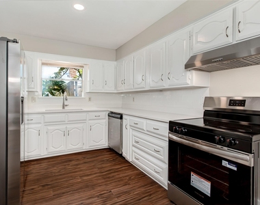 136 Shady Brook Drive - Photo Thumbnail 15