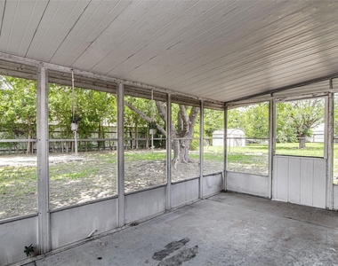 509 Branch Circle W - Photo Thumbnail 22