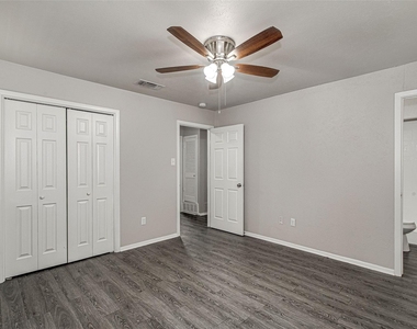 509 Branch Circle W - Photo Thumbnail 12