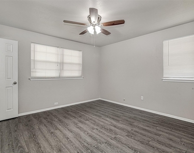 509 Branch Circle W - Photo Thumbnail 11