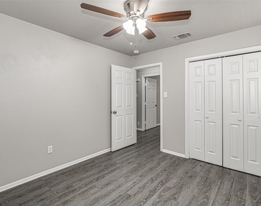 509 Branch Circle W - Photo Thumbnail 17