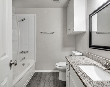 509 Branch Circle W - Photo Thumbnail 18