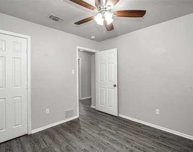 509 Branch Circle W - Photo Thumbnail 21