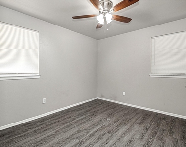 509 Branch Circle W - Photo Thumbnail 16