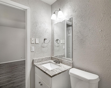 509 Branch Circle W - Photo Thumbnail 15