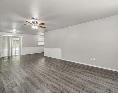 509 Branch Circle W - Photo Thumbnail 3