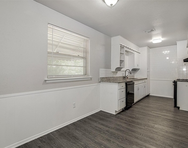509 Branch Circle W - Photo Thumbnail 7