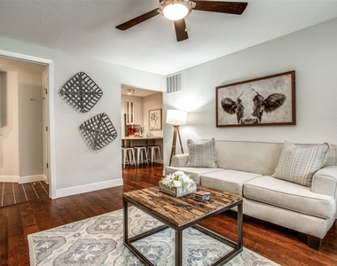 4403 Cole Avenue - Photo Thumbnail 4
